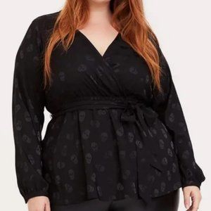 NWT Torrid V-Neck Tie Waist Black Long Sleeve Skull Satin Blouse, Size 00x